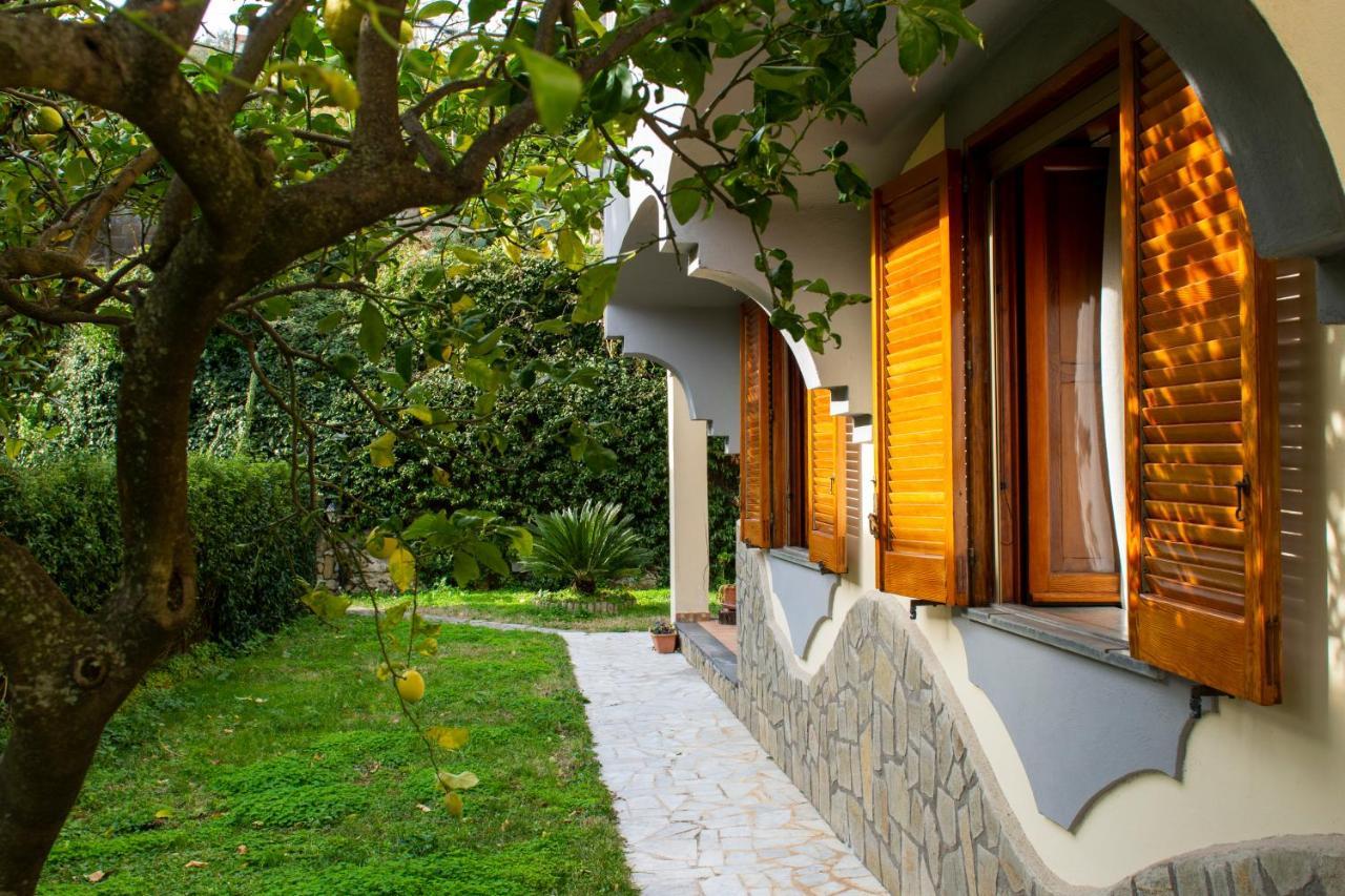 Villa Dei Fiori - Exclusive Villa With Garden In Sorrento Coast Vico Equense Bagian luar foto
